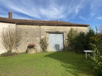 Jolie Longère avec 4 Chambres et Jardin à 10 minutes de Sauze Vaussais