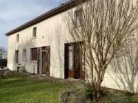 Jolie Longère avec 4 Chambres et Jardin à 10 minutes de Sauze Vaussais