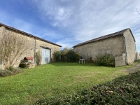 Jolie Longère avec 4 Chambres et Jardin à 10 minutes de Sauze Vaussais