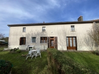 Jolie Longère avec 4 Chambres et Jardin à 10 minutes de Sauze Vaussais