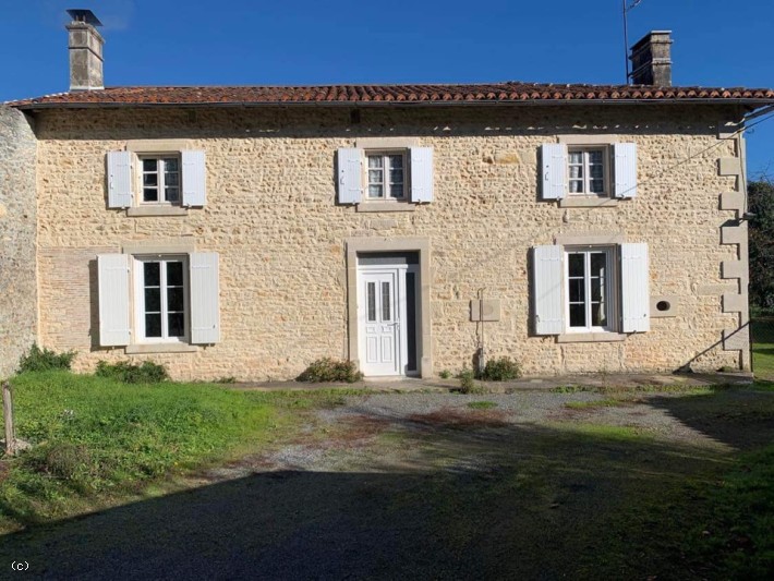 Exclusivité : Belle Maison Ancienne de 4 Chambres - Proche Nanteuil en Vallée