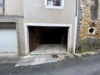 Garage With Floor : Centre Ville de Ruffec