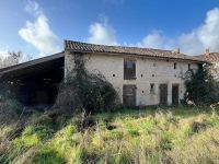 Maison Ancienne de 3 Chambres avec Dépendance et Jardin Clos