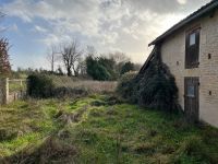 Maison Ancienne de 3 Chambres avec Dépendance et Jardin Clos