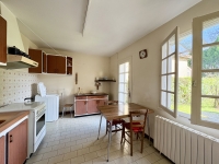 Maison de Caractère avec 3 Chambres, Jardin et Garage à Ruffec