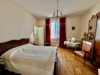 Maison de Caractère avec 3 Chambres, Jardin et Garage à Ruffec