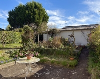 Maison de Caractère avec 3 Chambres, Jardin et Garage à Ruffec