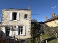 Maison de Caractère avec 3 Chambres, Jardin et Garage à Ruffec