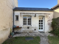 Maison de Caractère avec 3 Chambres, Jardin et Garage à Ruffec