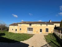 Charmante Maison de Trois Chambres Renovée avec des Materiaux Traditionnels