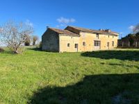 Charmante Maison de Trois Chambres Renovée avec des Materiaux Traditionnels