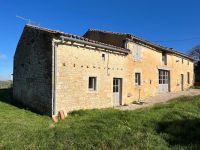 Charmante Maison de Trois Chambres Renovée avec des Materiaux Traditionnels