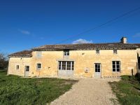 Charmante Maison de Trois Chambres Renovée avec des Materiaux Traditionnels