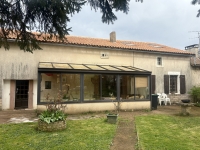 Belle Longère et Gite avec Terrain Près de Ruffec