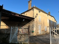 Verteuil-Sur-Charente. Ancien Moulin à Grain dans un Cadre Idyllique