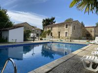 Superbe Propriété Avec Maison Principale Et 5 Gîtes. Belle Piscine