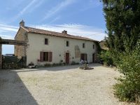 Superbe Propriété Avec Maison Principale Et 5 Gîtes. Belle Piscine