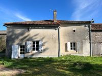 Belle Maison en Pierre avec Grand Jardin et Beaux Potentiels