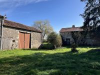 Belle Maison en Pierre avec Grand Jardin et Beaux Potentiels