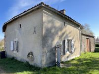 Belle Maison en Pierre avec Grand Jardin et Beaux Potentiels