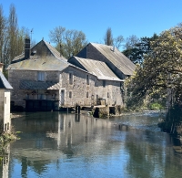 Verteuil-Sur-Charente. Ancien Moulin à Grain dans un Cadre Idyllique