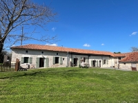 Belle Maison Avec Un Grand Terrain et Des Belles Vues