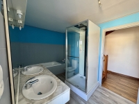 Belle Maison de Ville à Aigre avec 5 Chambres, Jardin et Garage