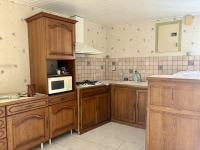 Belle Maison de Ville à Aigre avec 5 Chambres, Jardin et Garage
