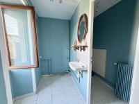 Belle Maison de Ville à Aigre avec 5 Chambres, Jardin et Garage