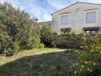 Belle Maison de Ville à Aigre avec 5 Chambres, Jardin et Garage