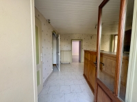Belle Maison de Ville à Aigre avec 5 Chambres, Jardin et Garage