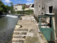 Verteuil-Sur-Charente. Ancien Moulin à Grain dans un Cadre Idyllique