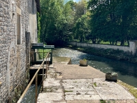 Verteuil-Sur-Charente. Ancien Moulin à Grain dans un Cadre Idyllique