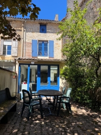 Beautifully-presented 2 Bedroomed Town house