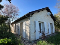 Stone Built  5-Bedroom Country House On One Level with a Large Enclosed Park. Ideal For Horses