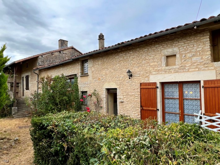 2 maisons dont 1 à rénover + grange et garage