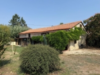 Belle Maison en Pierre de Caractère avec Gîte, Annexe et Terrain dans un Hameau Calme à 8 Minutes de