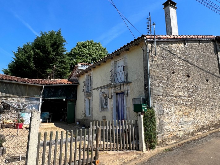 Charmante Maison en Pierre 2 Chambres - Secteur Nanteuil en Vallée