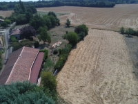 Belle Maison en Pierre de Caractère avec Gîte, Annexe et Terrain dans un Hameau Calme à 8 Minutes de