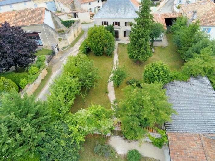 Impressive Maison de Maître With Beautiful Mature Gardens