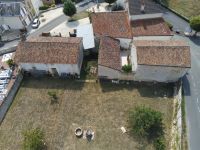 Très Belle Maison Ancienne de 5 Chambres avec Bel Extérieur et Maison à Rénover
