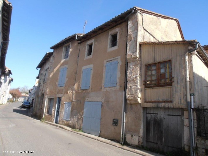 Maison De Ville Avec Potentiel Commercial