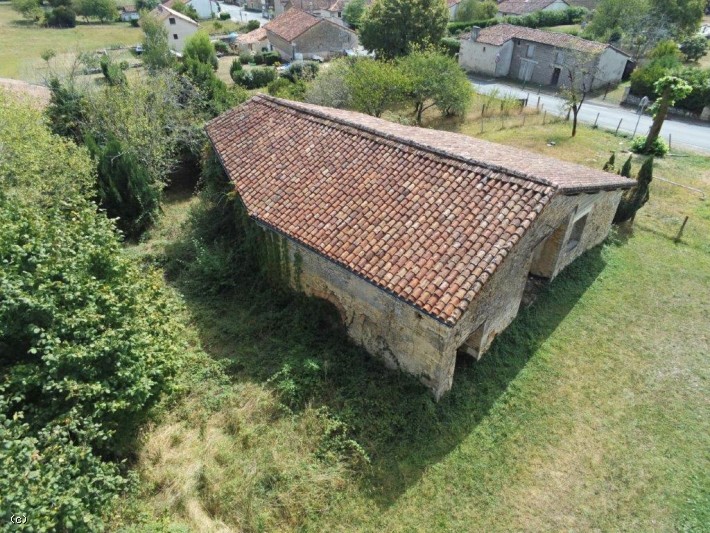 Grange à Rénover avec Jardin et Parcelles de Bois