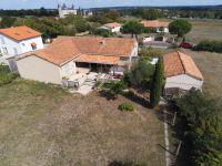 Superb 4-bedroom bungalow with beautiful garden