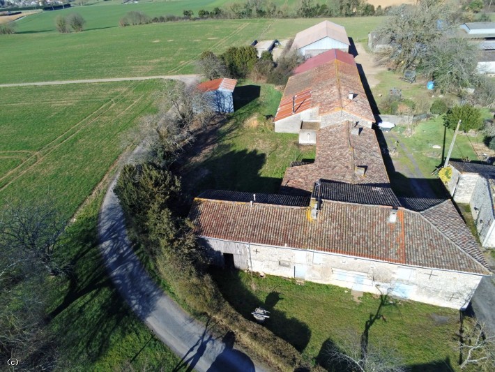 Maison Ancienne à Rénover - Gros Potentiels !