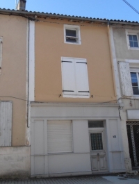 Beautifully-presented 2 Bedroomed Town house