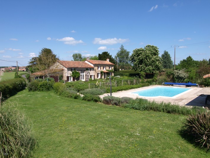 Attractive 6 Bedroom House / Gîte With Heated Swimming Pool. On 3 Acres.