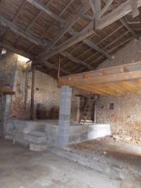 Stone Barn To Renovate Near Nanteuil-En-Vallée