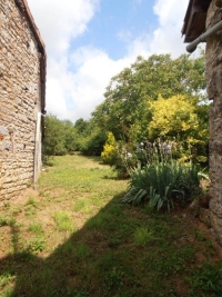 Stone Barn To Renovate Near Nanteuil-En-Vallée