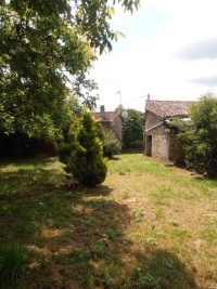Stone Barn To Renovate Near Nanteuil-En-Vallée